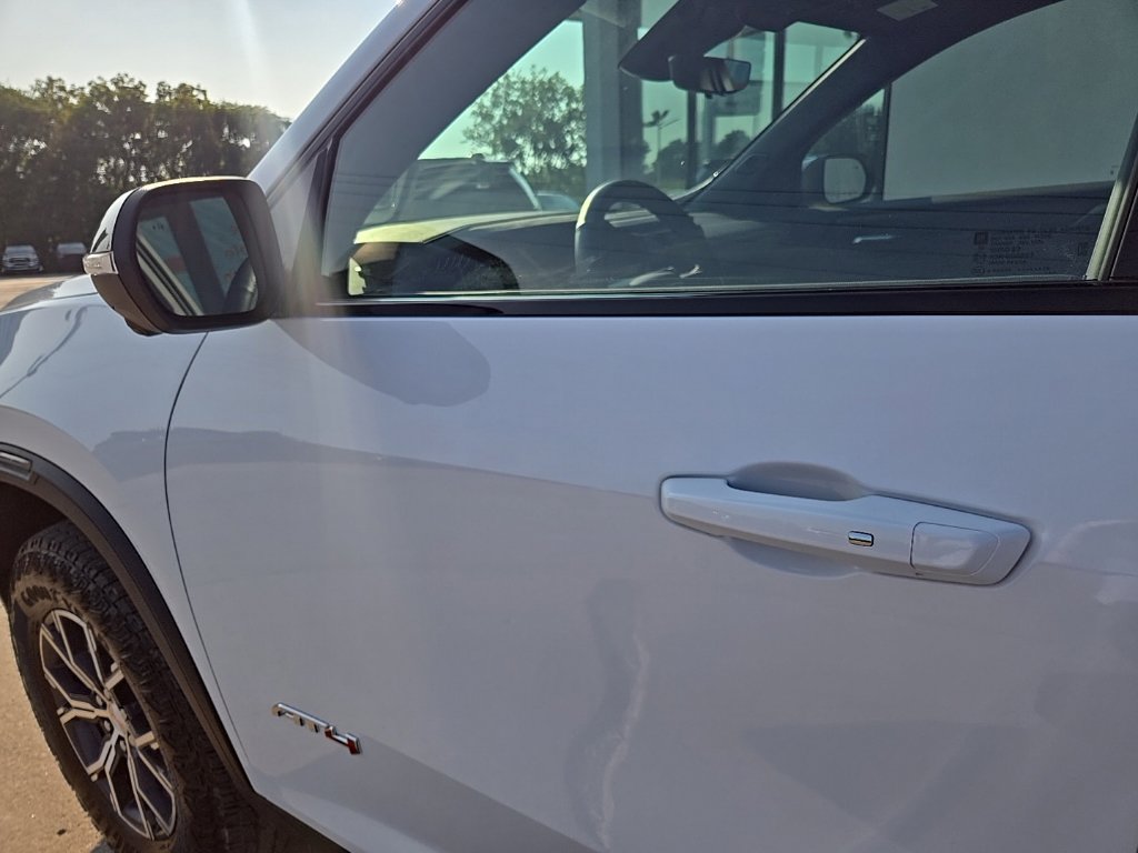 Used 2026 GMC Acadia AT4 w/ Luxury Package AWD/4WD image 30