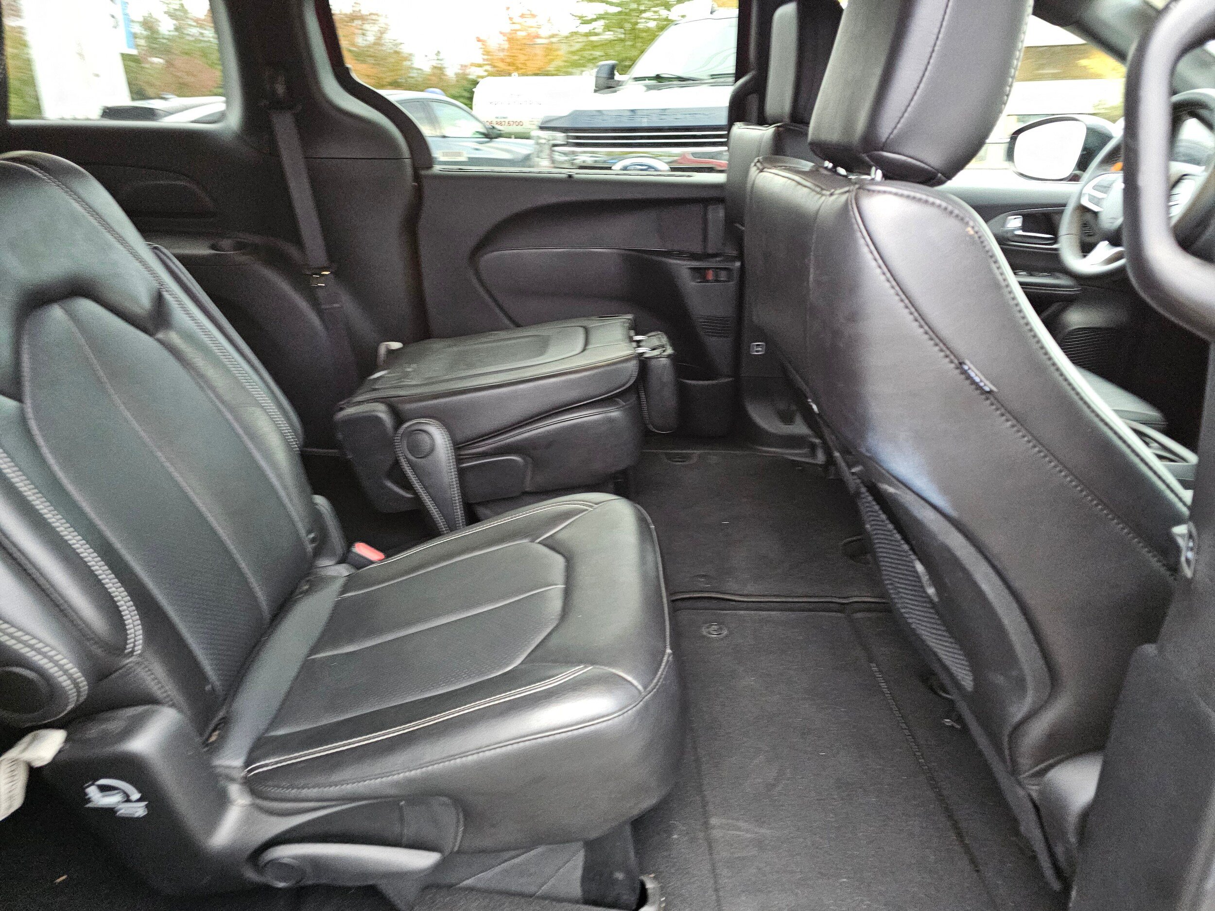 Used 2025 Chrysler Pacifica Select FWD image 15