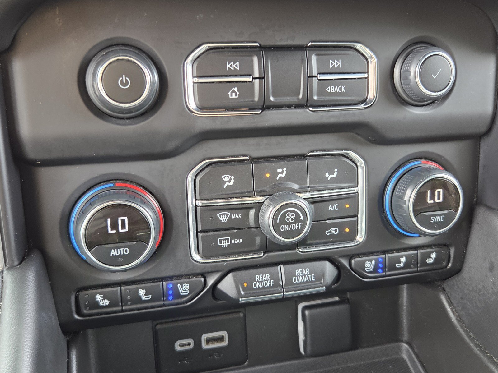 Certified 2023 Chevrolet Suburban Premier AWD/4WD image 28
