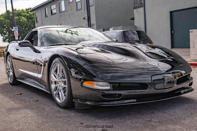 Used 2001 Chevrolet Corvette Coupe w/ Preferred Equipment Group1 image 18
