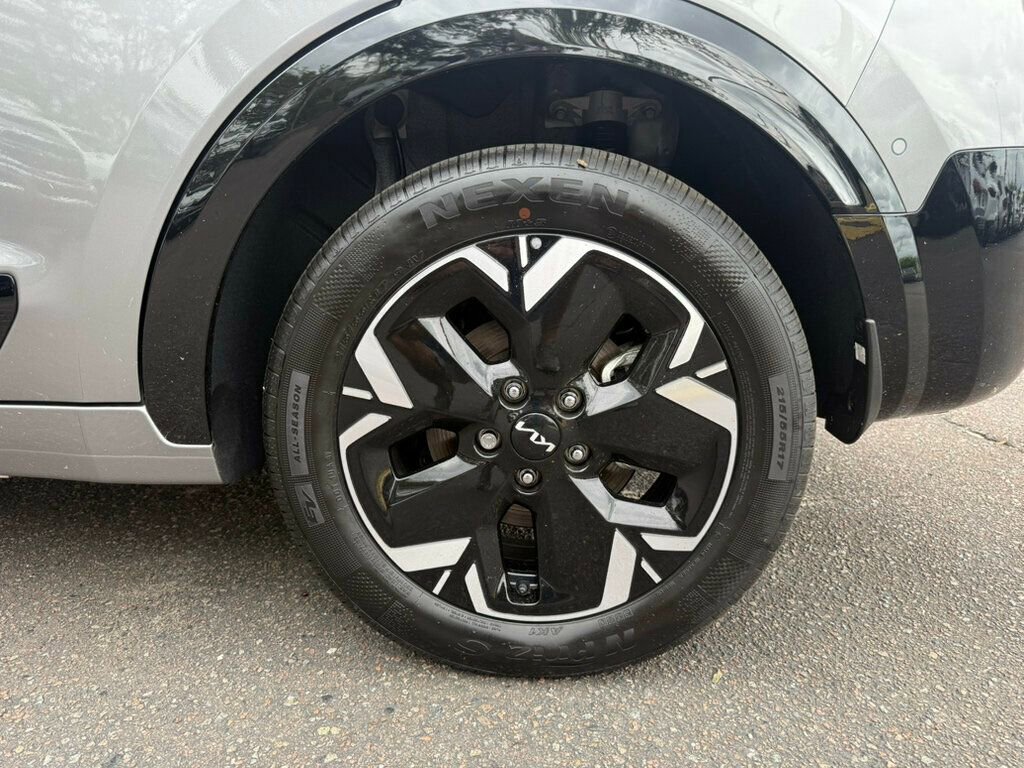 Used 2025 Kia Niro Wave w/ Wave Preserve Package FWD image 11