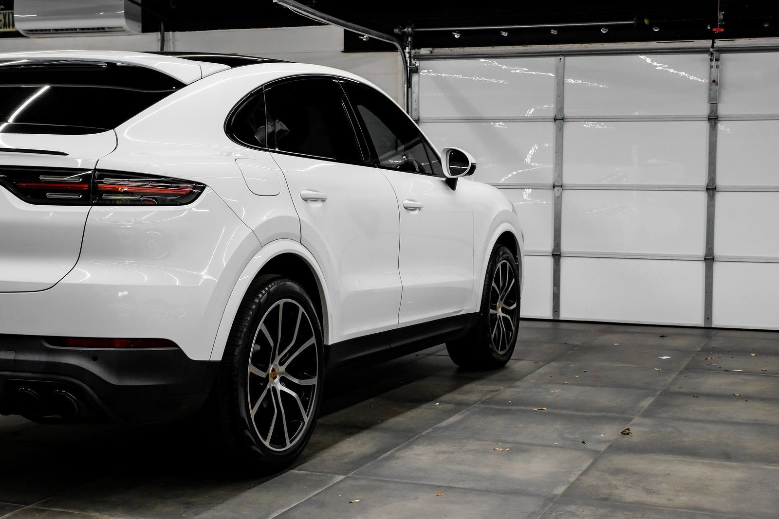 Used 2023 Porsche Cayenne Coupe image 16