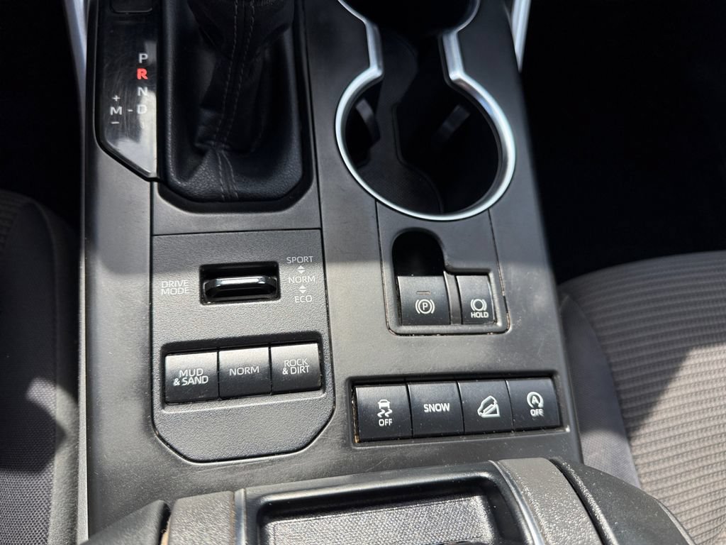 Used 2022 Toyota Highlander LE AWD/4WD image 26