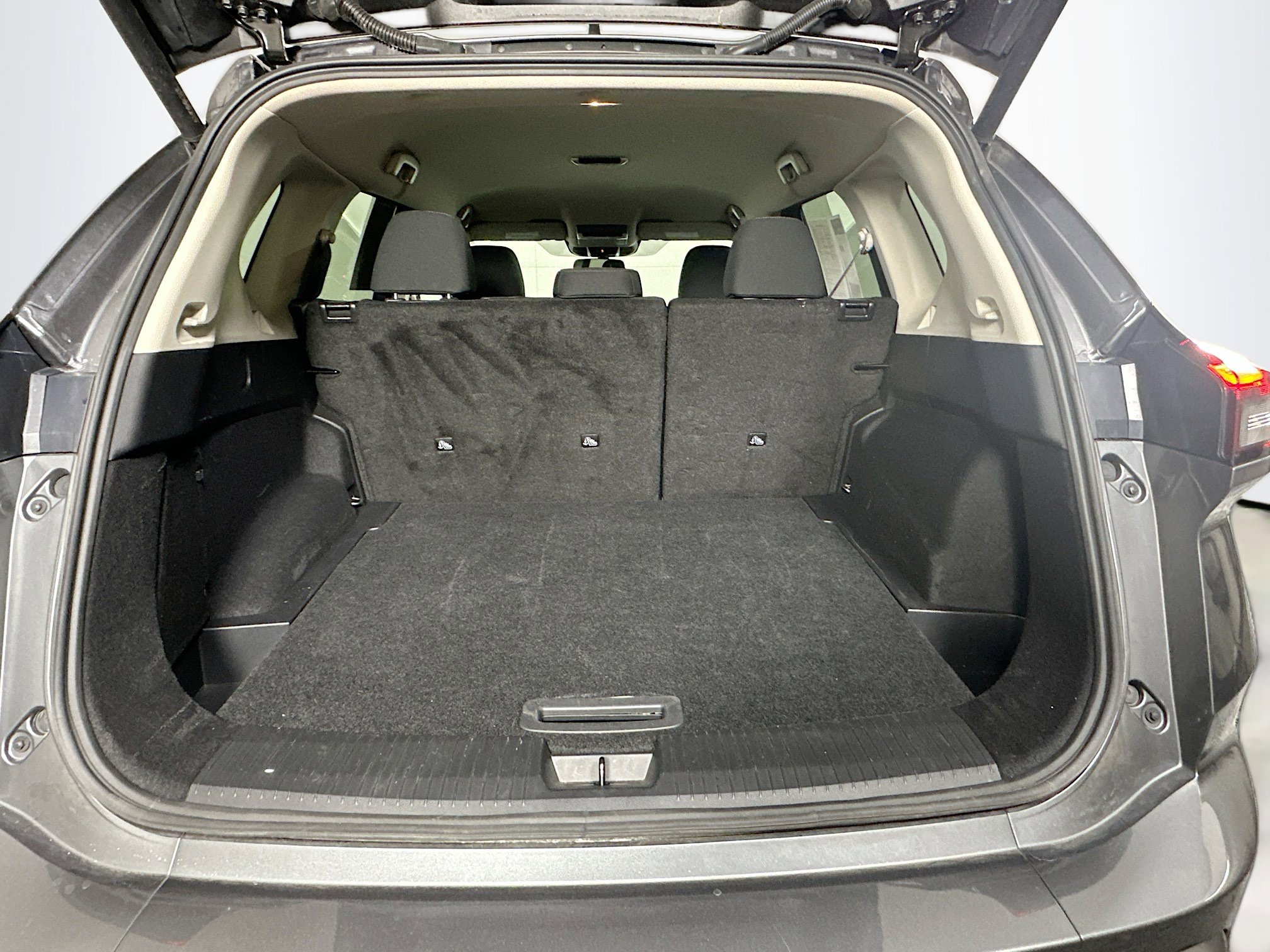 Used 2025 Nissan Rogue SV image 27