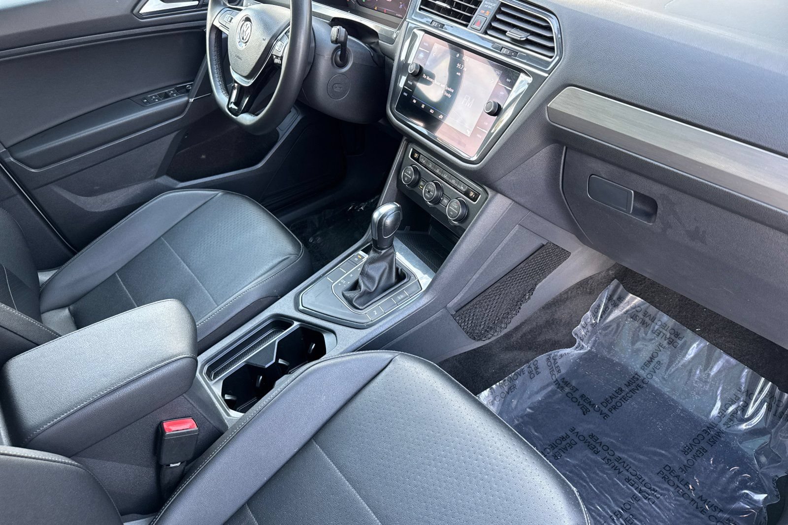 Used 2020 Volkswagen Tiguan SEL FWD image 17