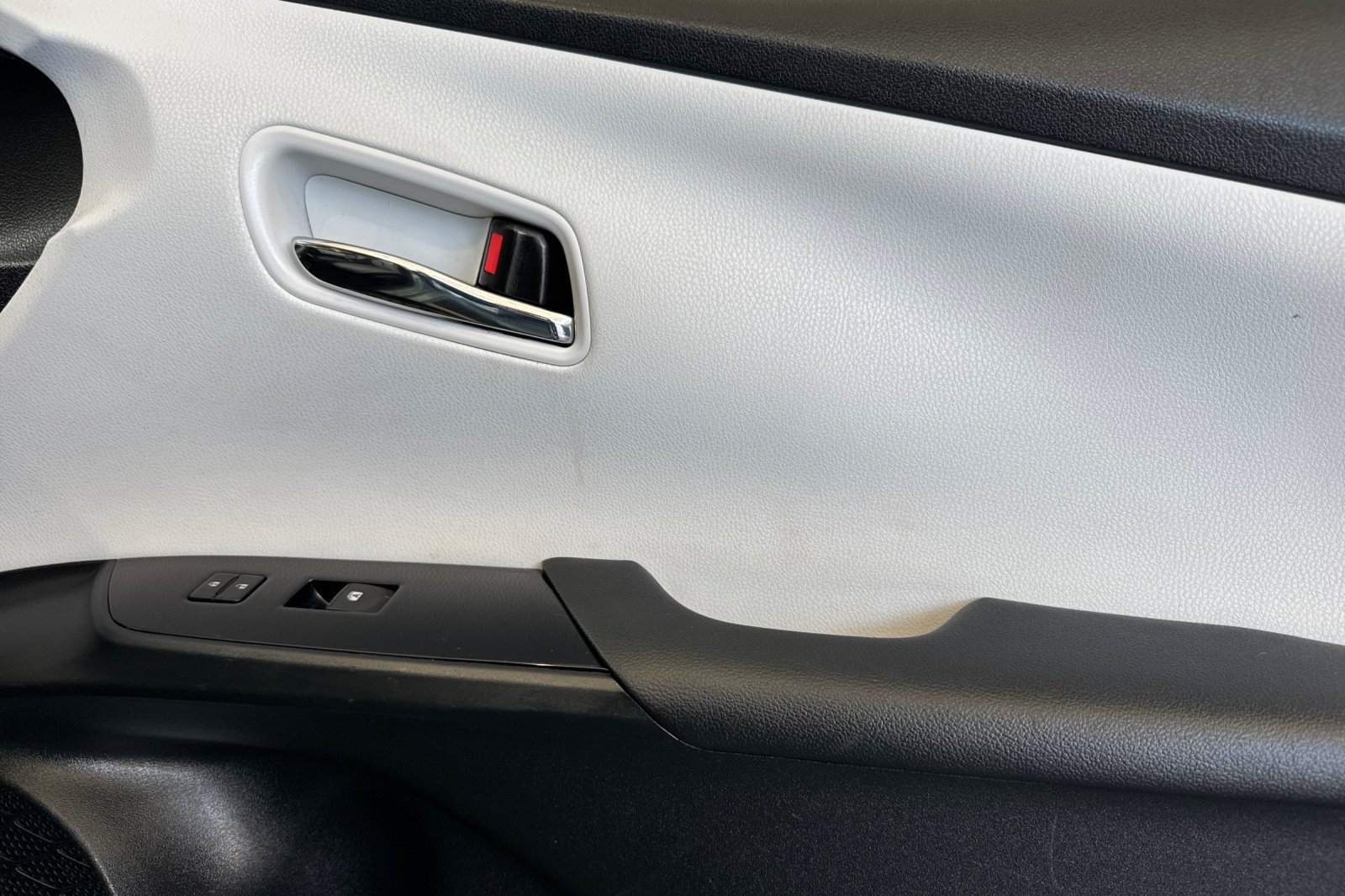 Used 2016 Toyota Prius Two FWD image 22