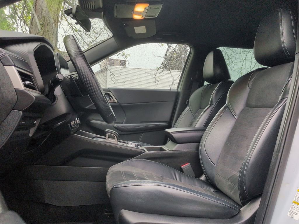 Used 2023 Mitsubishi Outlander SE Black Edition AWD/4WD image 12