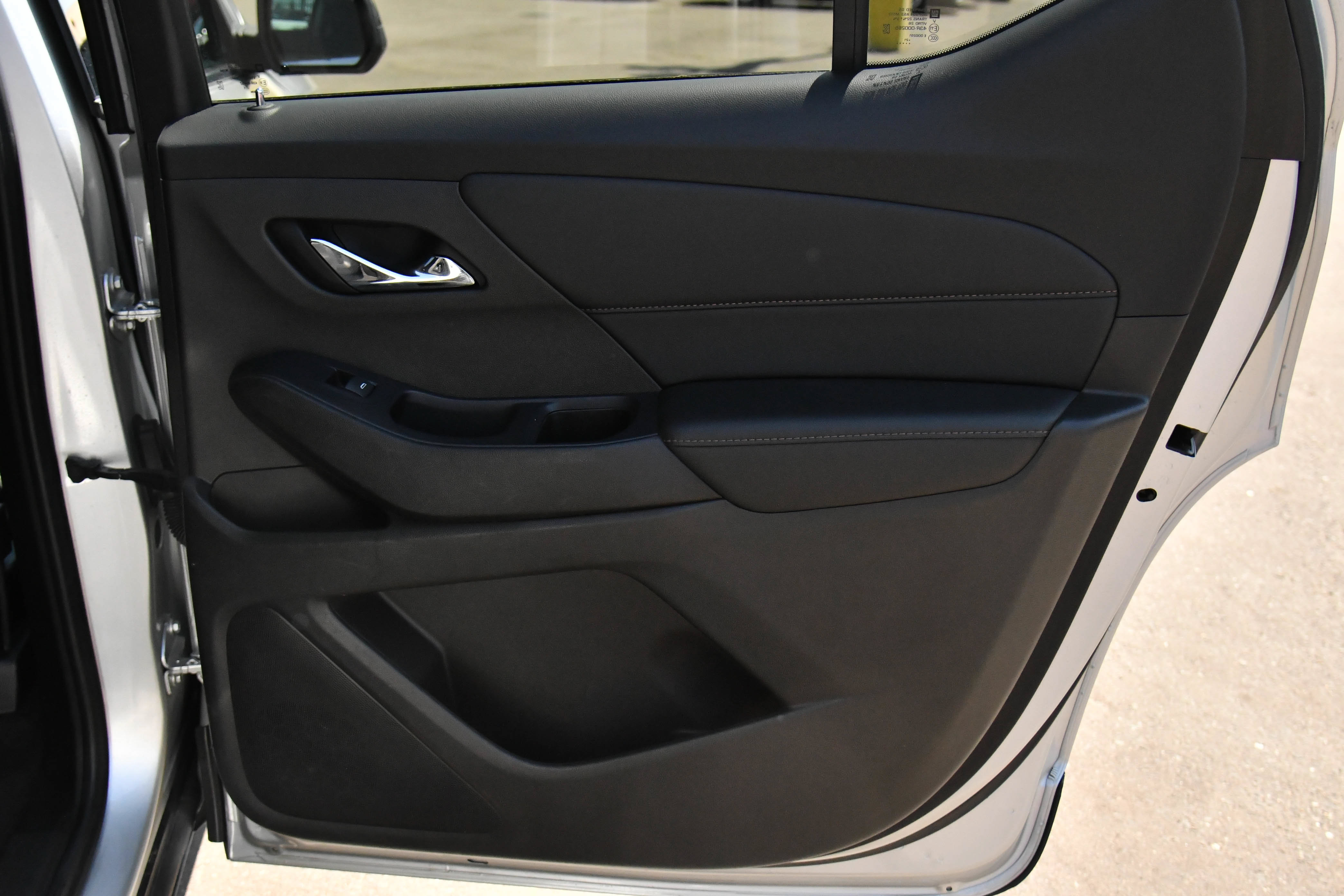 Used 2021 Chevrolet Traverse LS FWD image 39