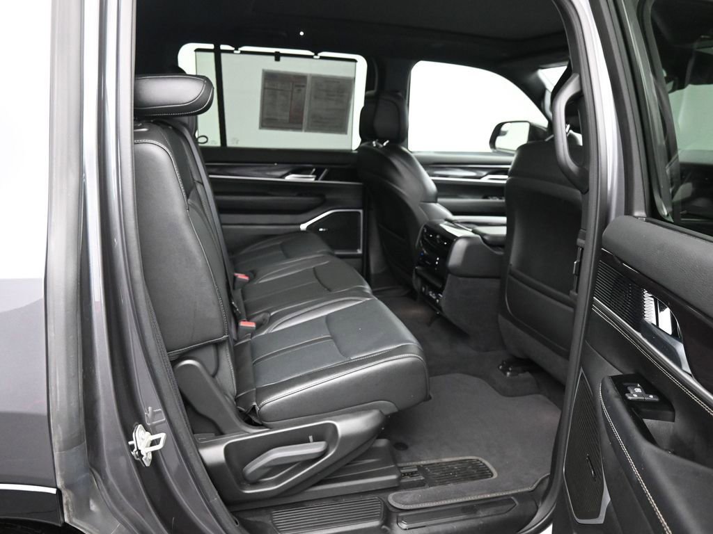 Used 2024 Jeep Wagoneer 4WD w/ Premium Group I image 24