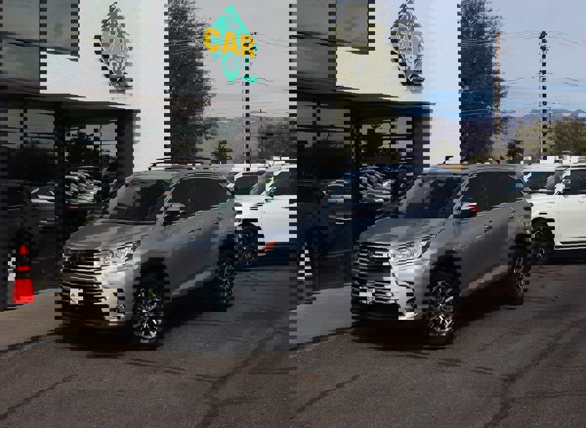 Used 2019 Toyota Highlander XLE image 2