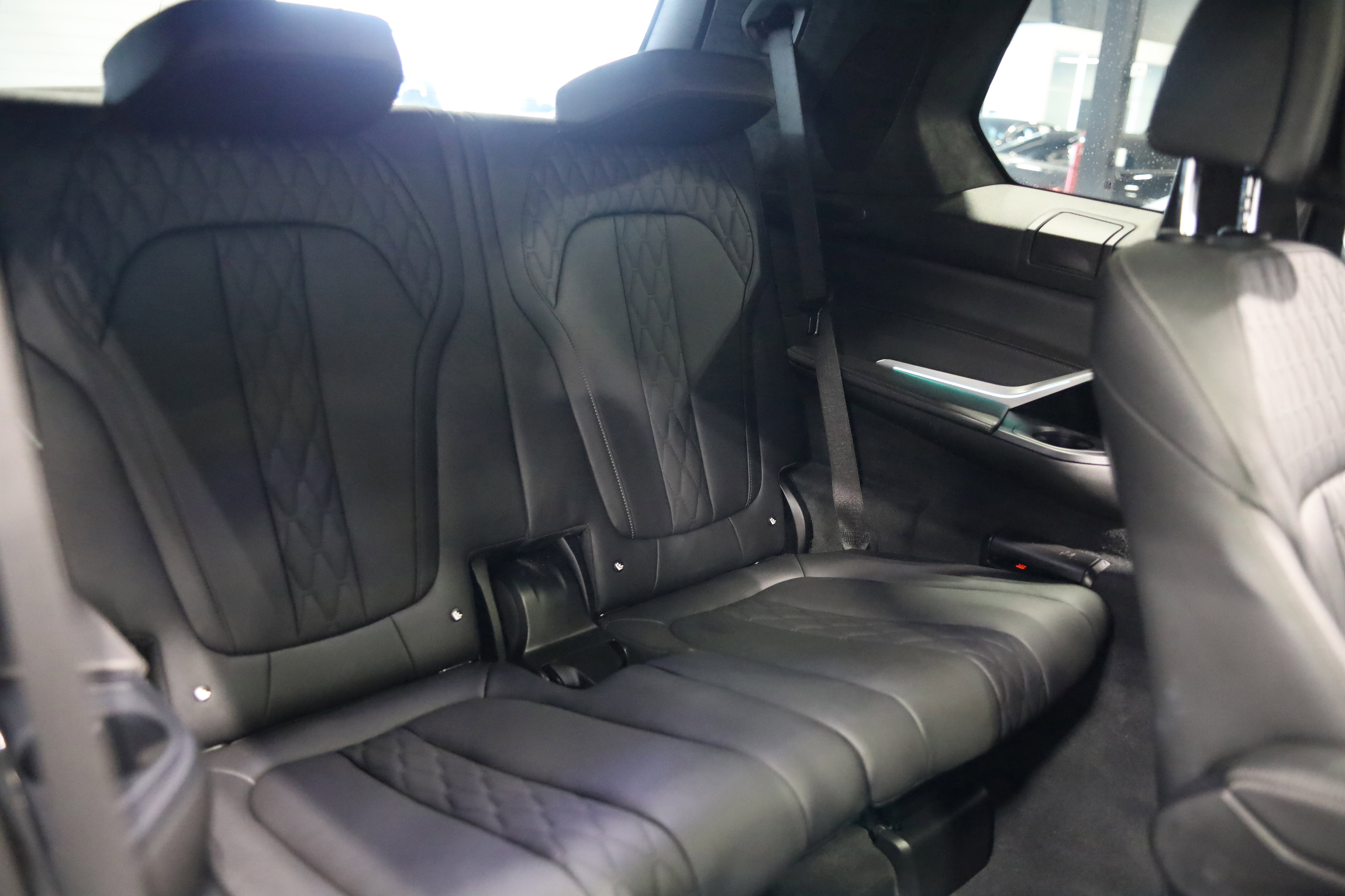 Used 2022 BMW X7 M50i w/ Dynamic Handling Package image 37