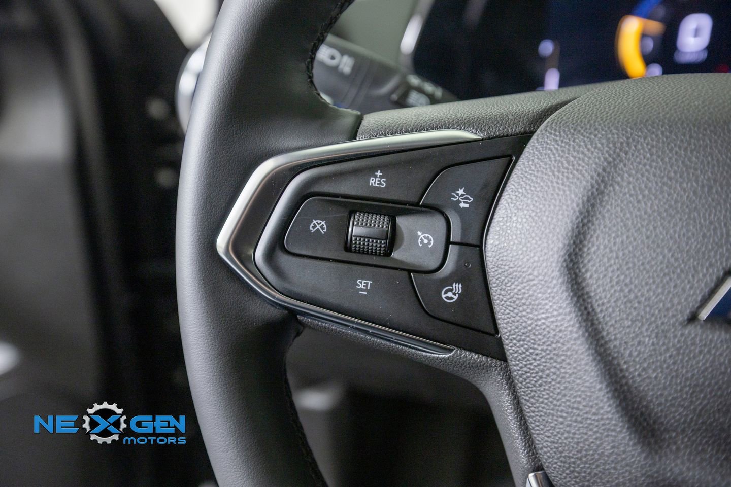 Used 2025 Chevrolet Trax LT w/ Driver Confidence Package FWD image 14