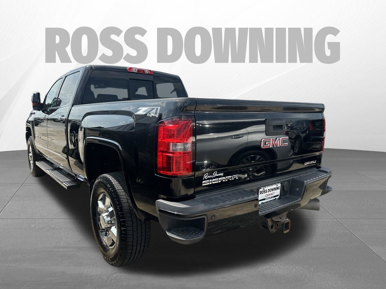 Used 2015 GMC Sierra 2500 Denali w/ Duramax Plus Package AWD/4WD image 6