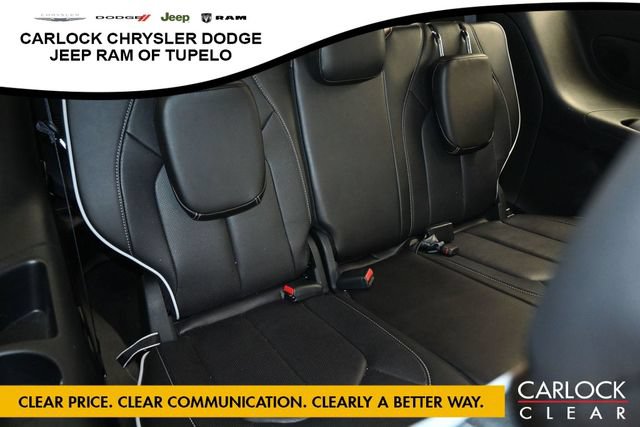 Used 2026 Chrysler Pacifica Limited FWD image 34