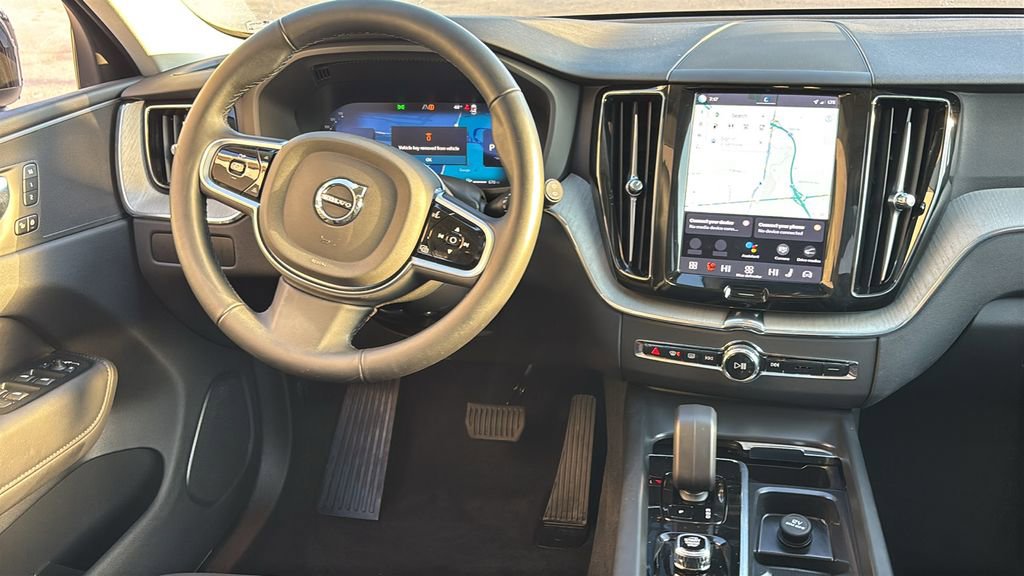 Certified 2025 Volvo XC60 B5 Plus AWD/4WD image 7