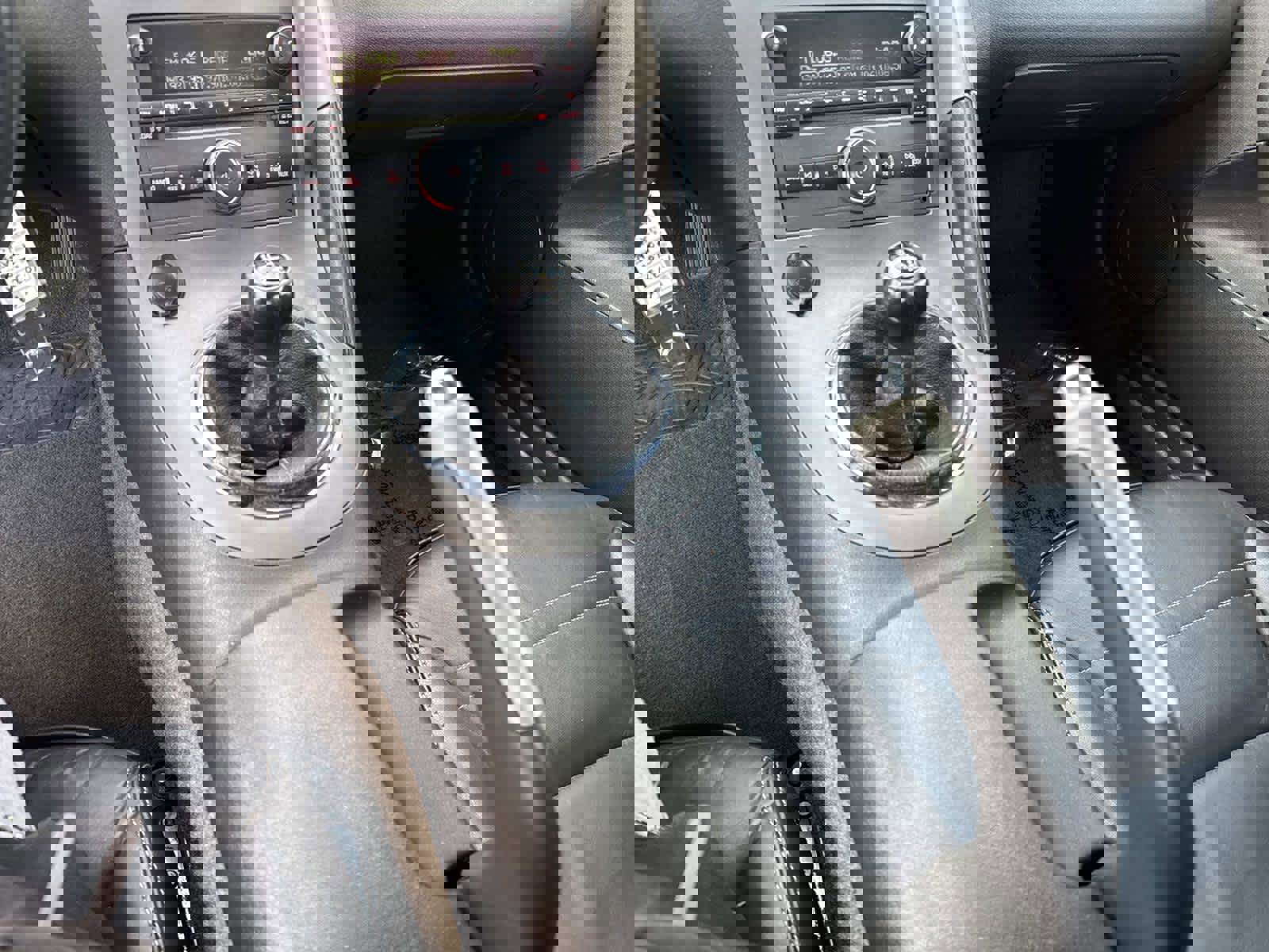 Used 2006 Pontiac Solstice Convertible w/ Premium Package image 18