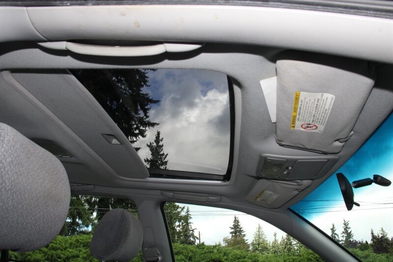 Used 2000 Toyota Camry LE w/ Value Pkg 3 FWD image 9