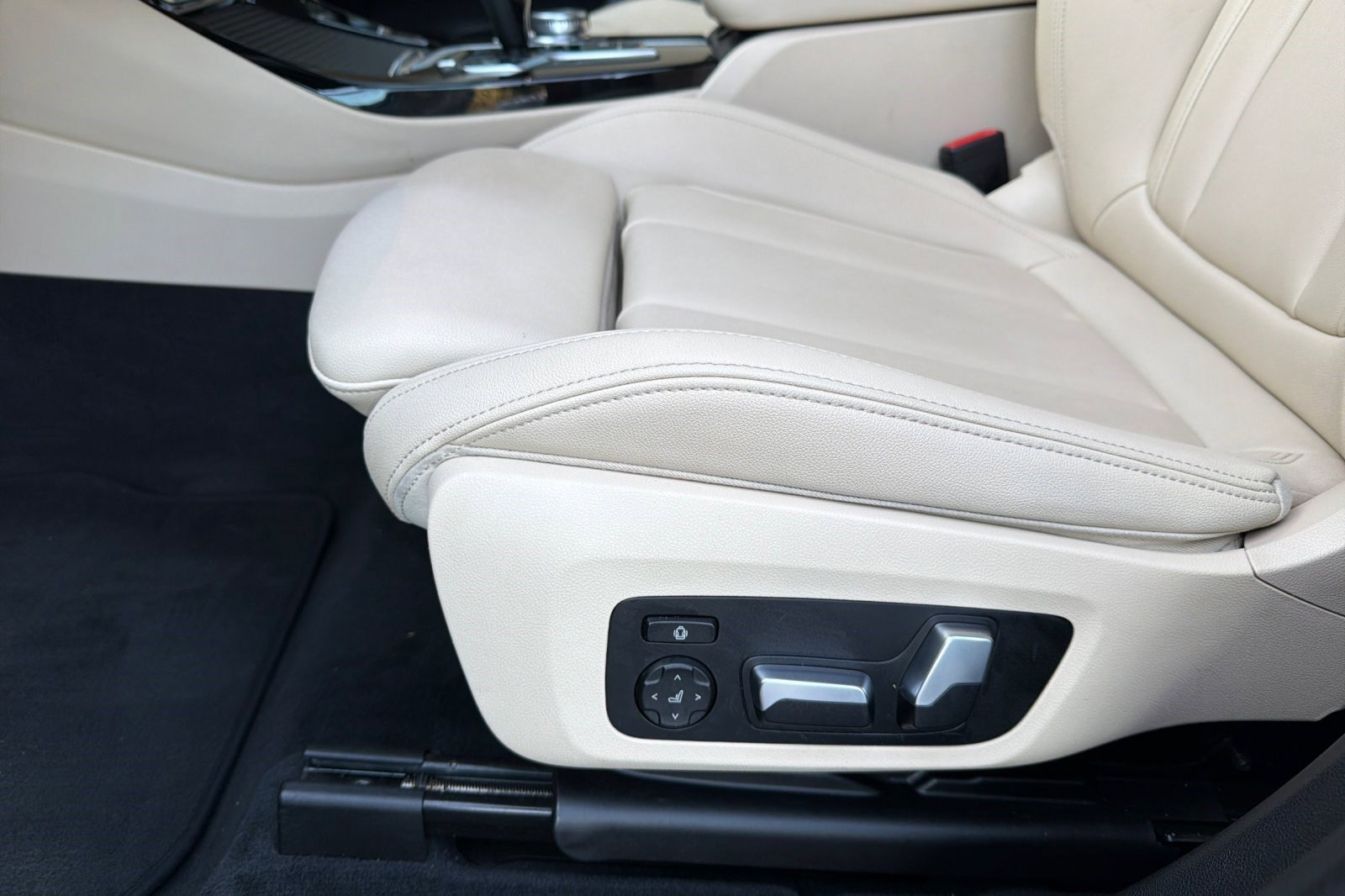 Used 2019 BMW X3 xDrive30i w/ Premium Package image 14