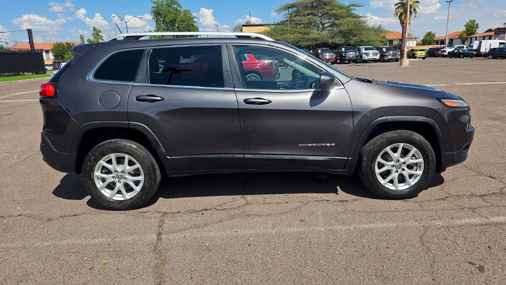 Used 2015 Jeep Cherokee Latitude AWD/4WD image 12