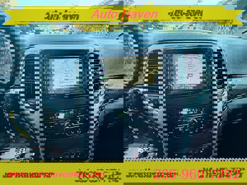 Used 2012 Jeep Grand Cherokee SRT8 w/ Luxury Group II image 13