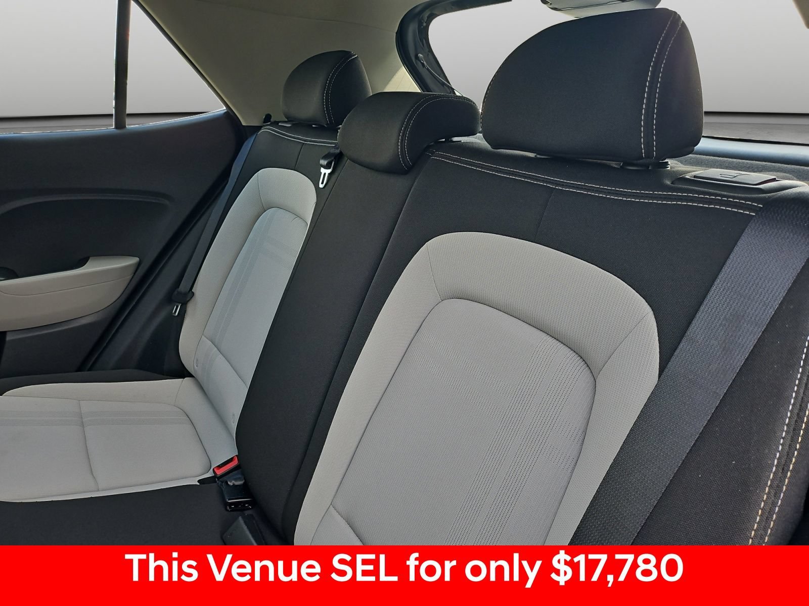 Used 2022 Hyundai Venue SEL FWD image 42
