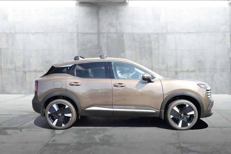 New 2025 Nissan Kicks SR image 5
