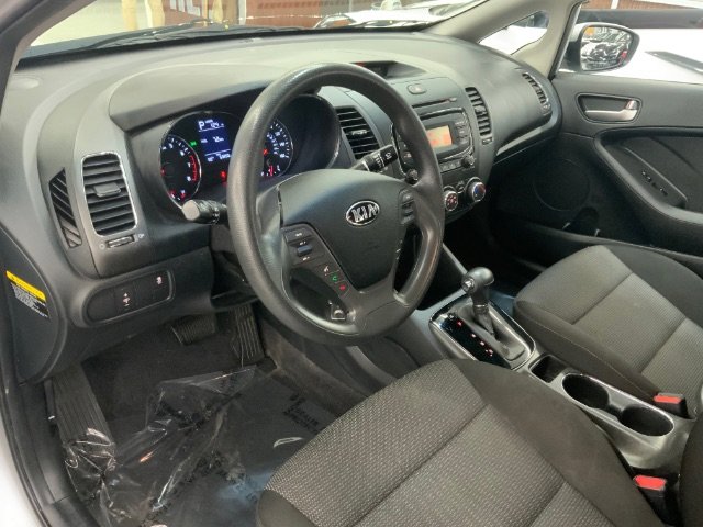 Used 2017 Kia Forte LX image 9