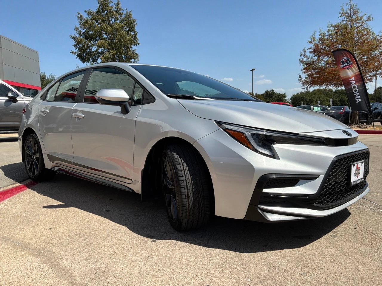 Used 2026 Toyota Corolla SE FWD image 4