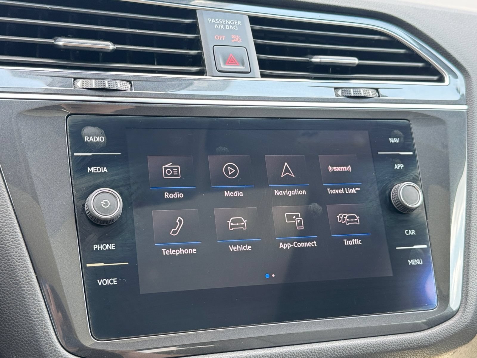 Used 2020 Volkswagen Tiguan SEL AWD/4WD image 22