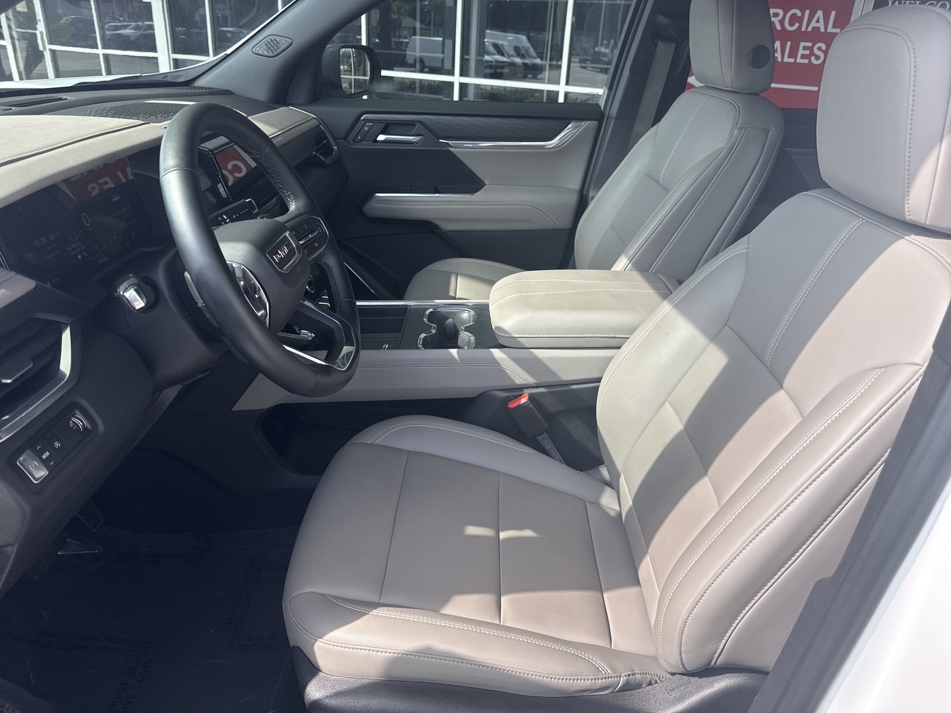 Used 2026 GMC Acadia Elevation w/ Elevation Premium Package FWD image 15