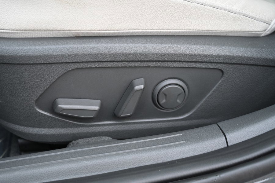 Used 2023 Hyundai Sonata Limited w/ Preferred Accessory Package image 18