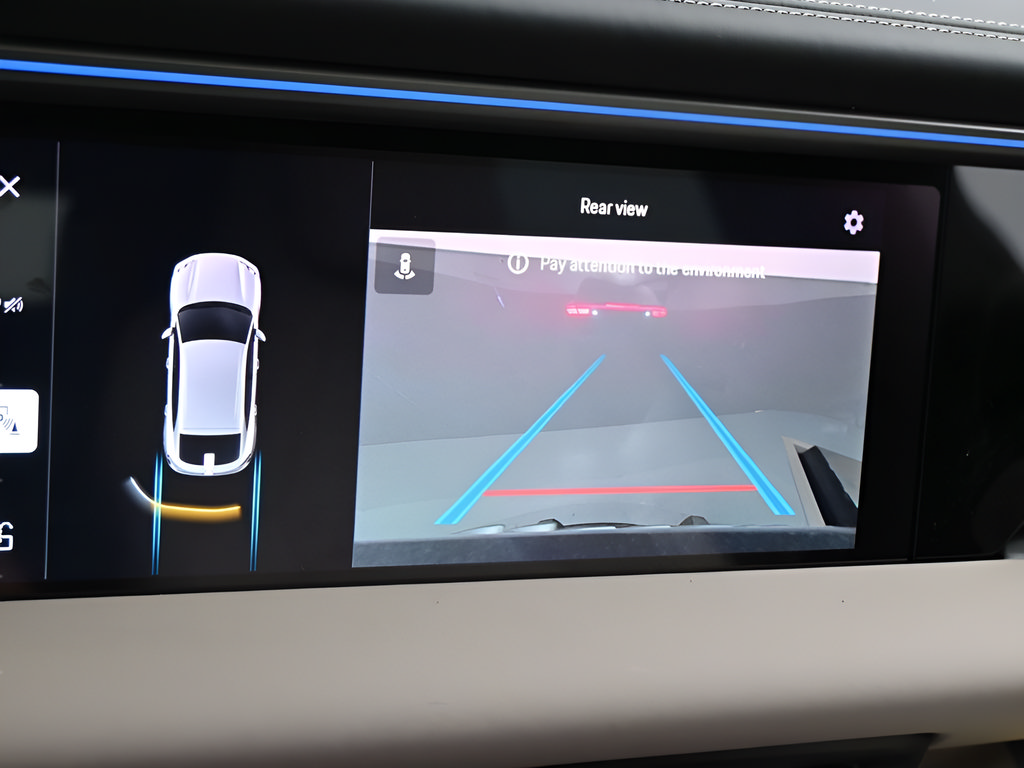 New 2025 Porsche Macan Electric RWD image 18