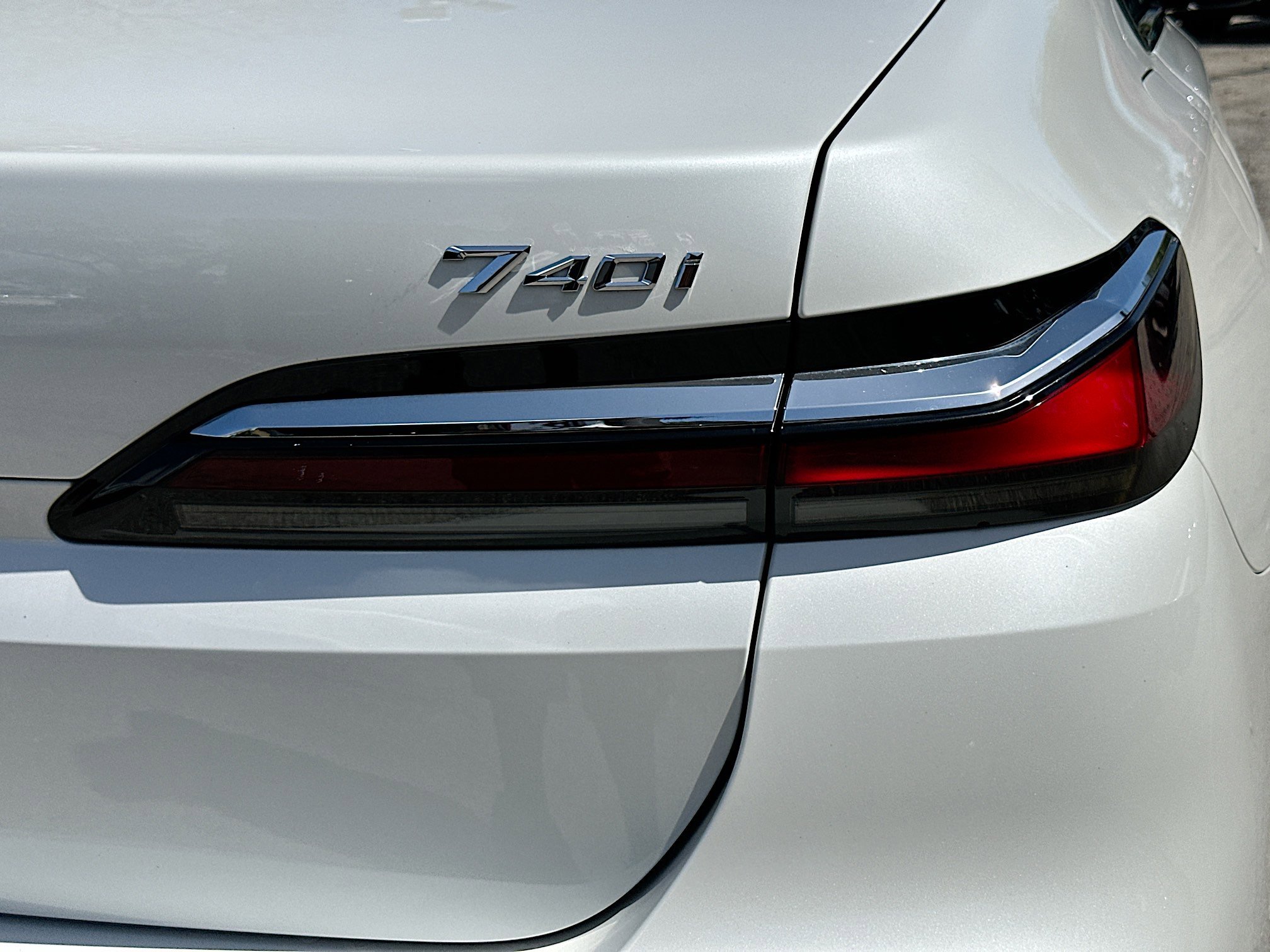 Used 2023 BMW 740i w/ Parking Assistance Package image 33