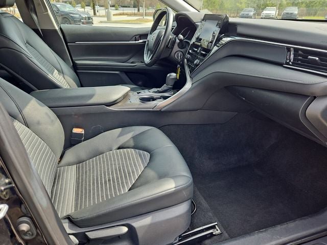 Used 2024 Toyota Camry SE w/ Cold Weather Package image 9