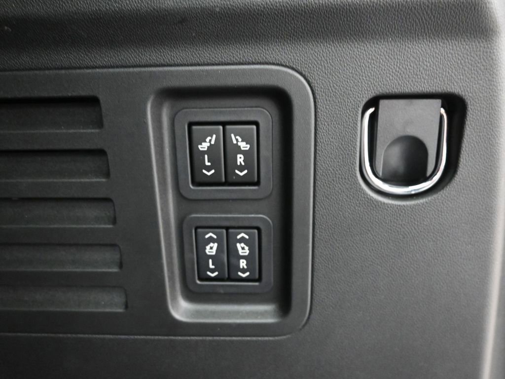 Used 2024 Chevrolet Traverse RS image 17