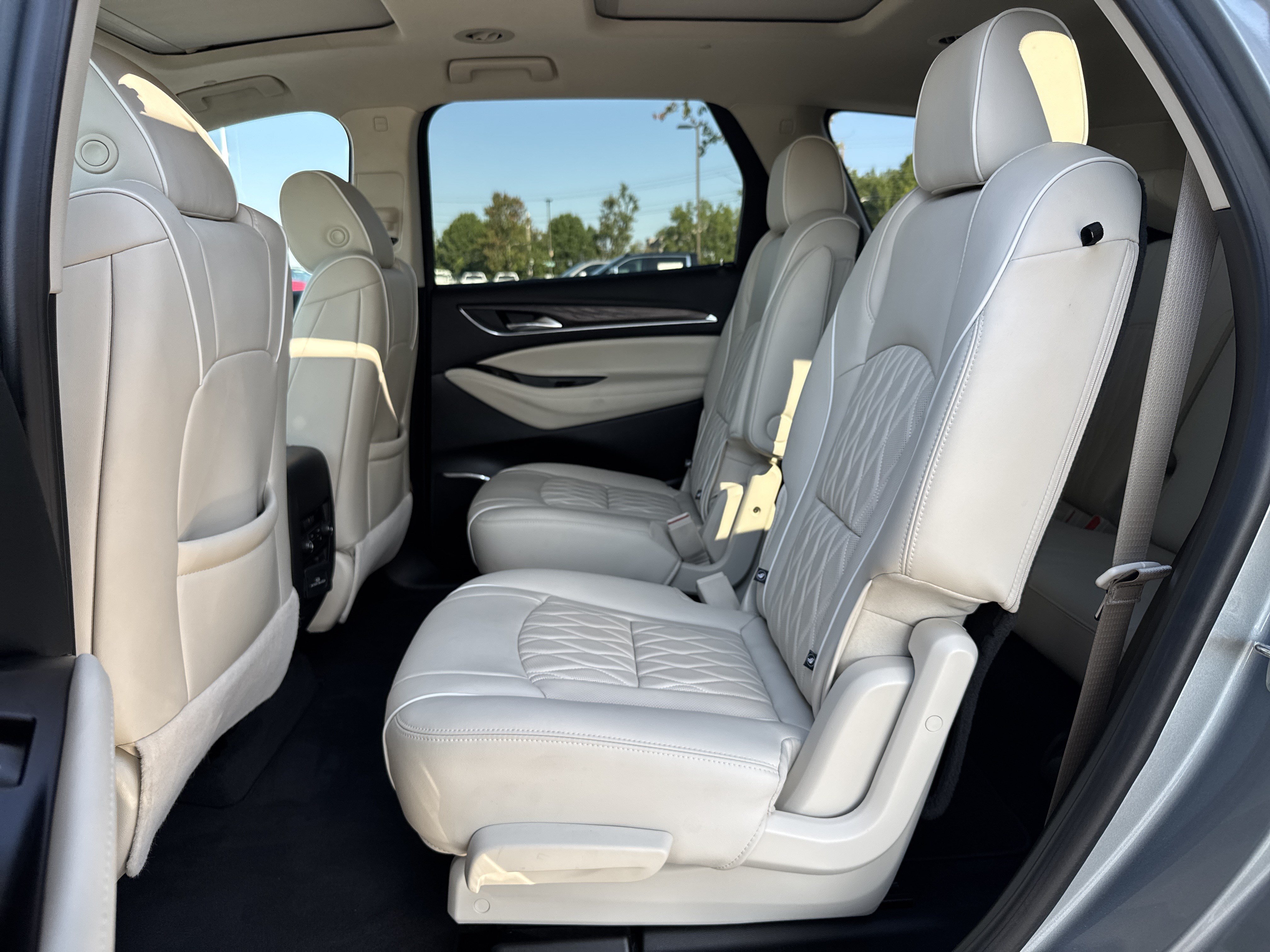 Used 2023 Buick Enclave Avenir w/ Avenir Technology Package FWD image 31