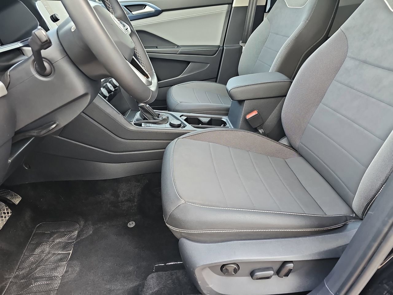 Used 2024 Volkswagen Taos SE image 19
