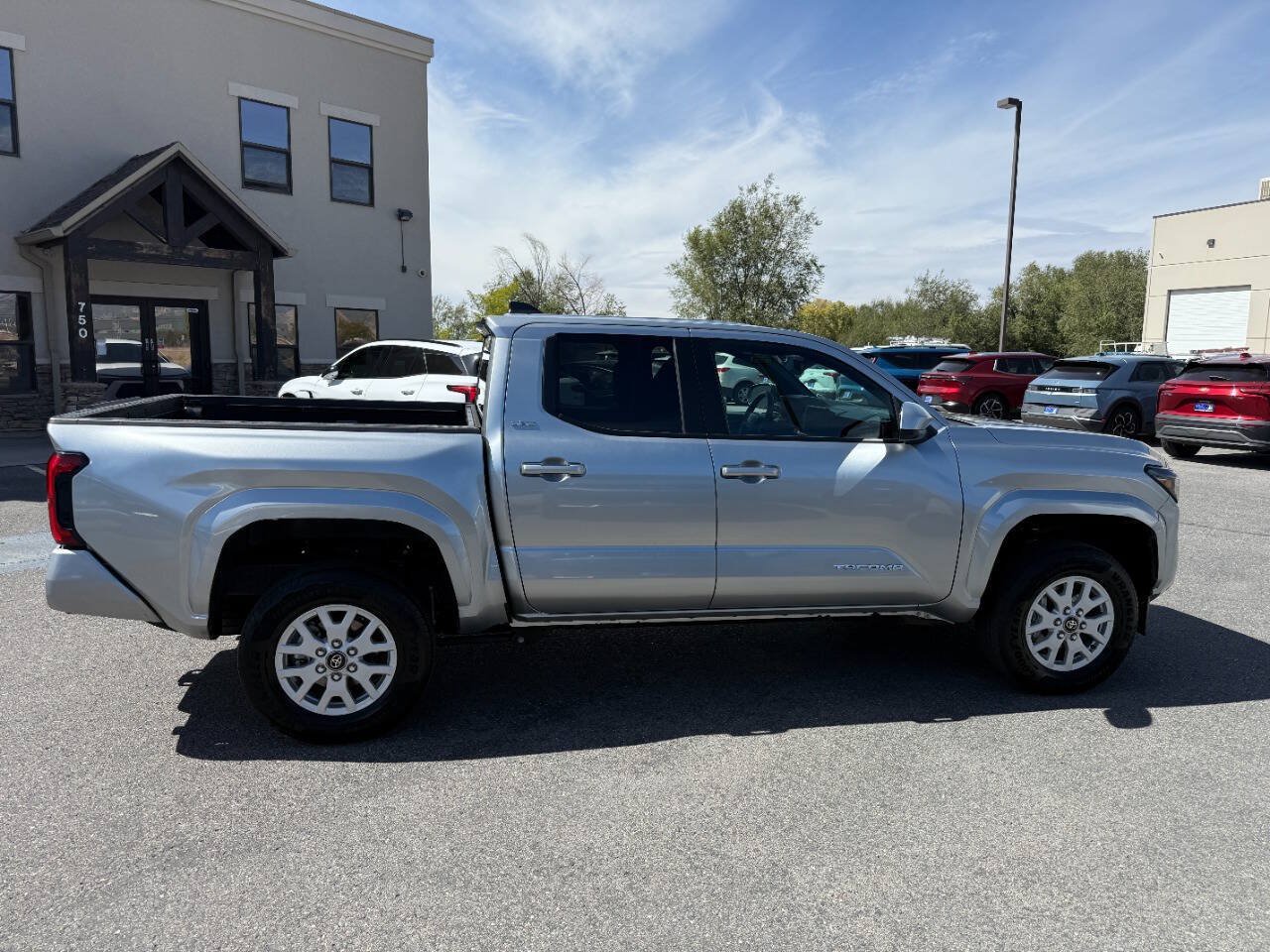 Used 2025 Toyota Tacoma SR5 AWD/4WD image 8