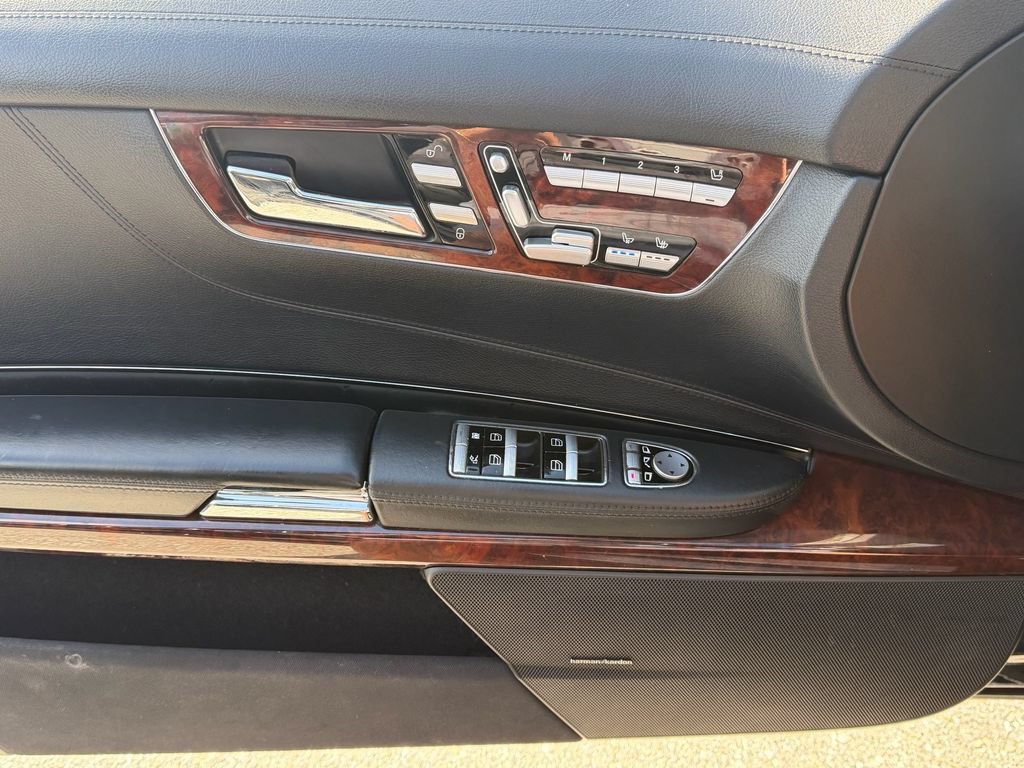 Used 2013 Mercedes-Benz CL 550 4MATIC image 22