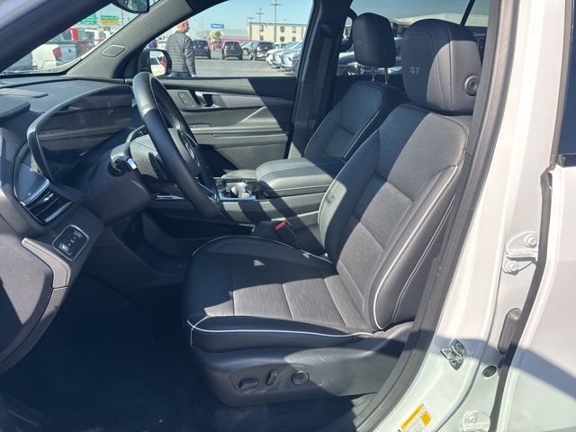 Used 2025 Buick Enclave Sport Touring image 17