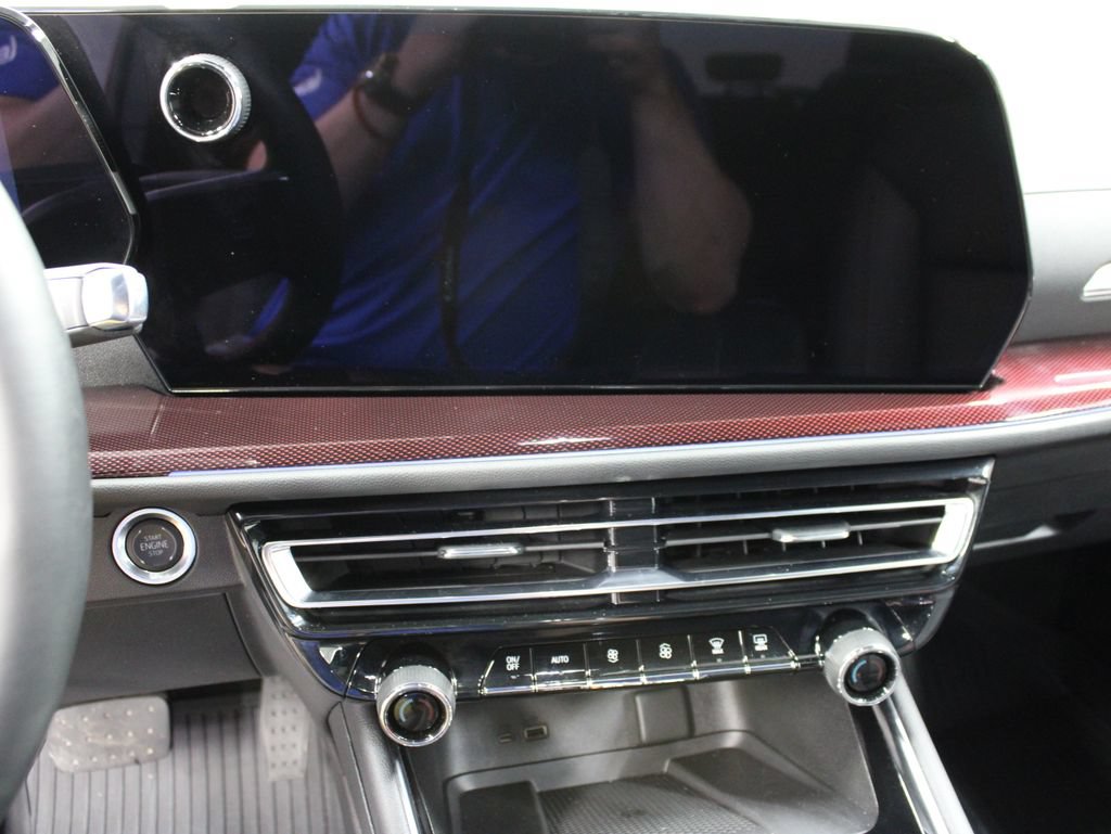 Used 2026 Chevrolet Traverse RS w/ LPO, Floor Liner Package AWD/4WD image 21