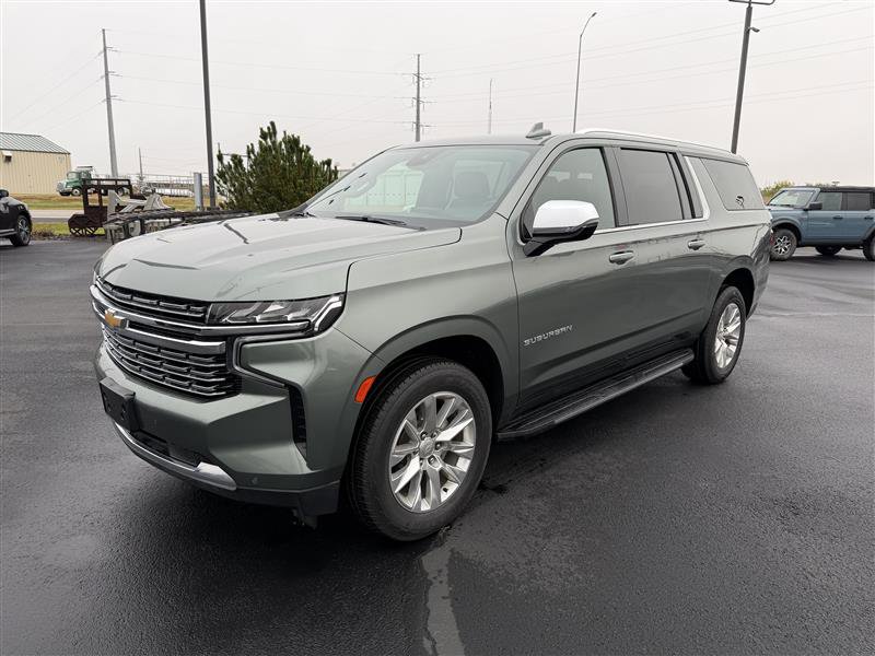 Used 2023 Chevrolet Suburban Premier image 4