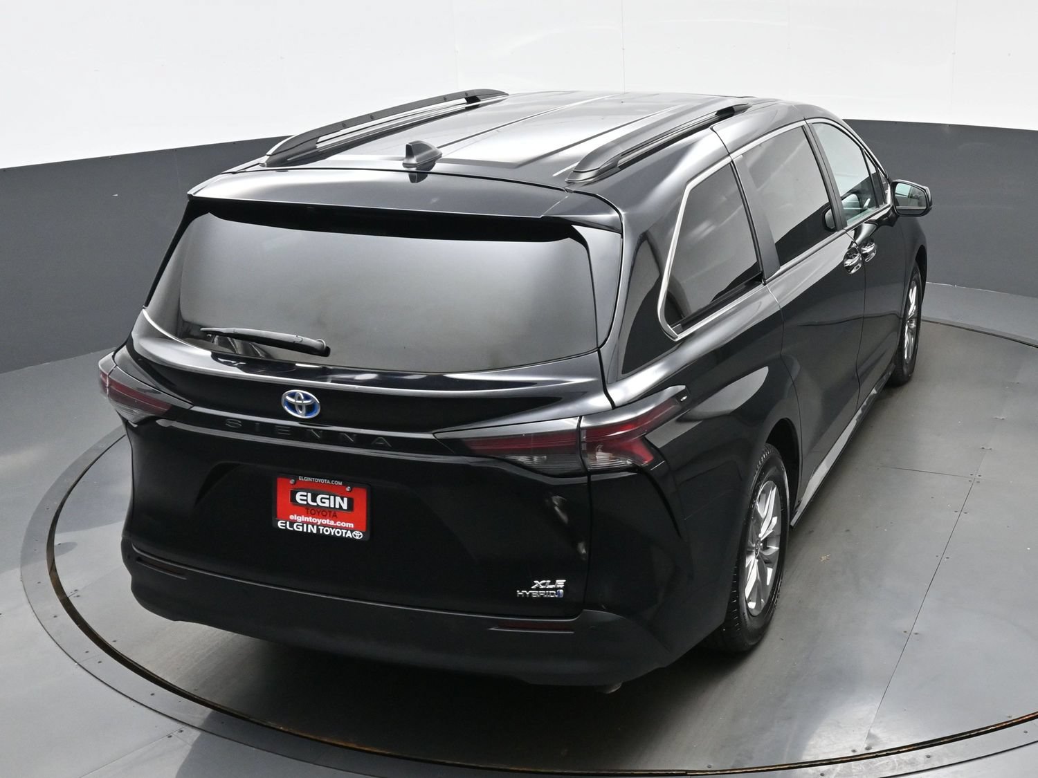 Used 2024 Toyota Sienna XLE FWD image 42