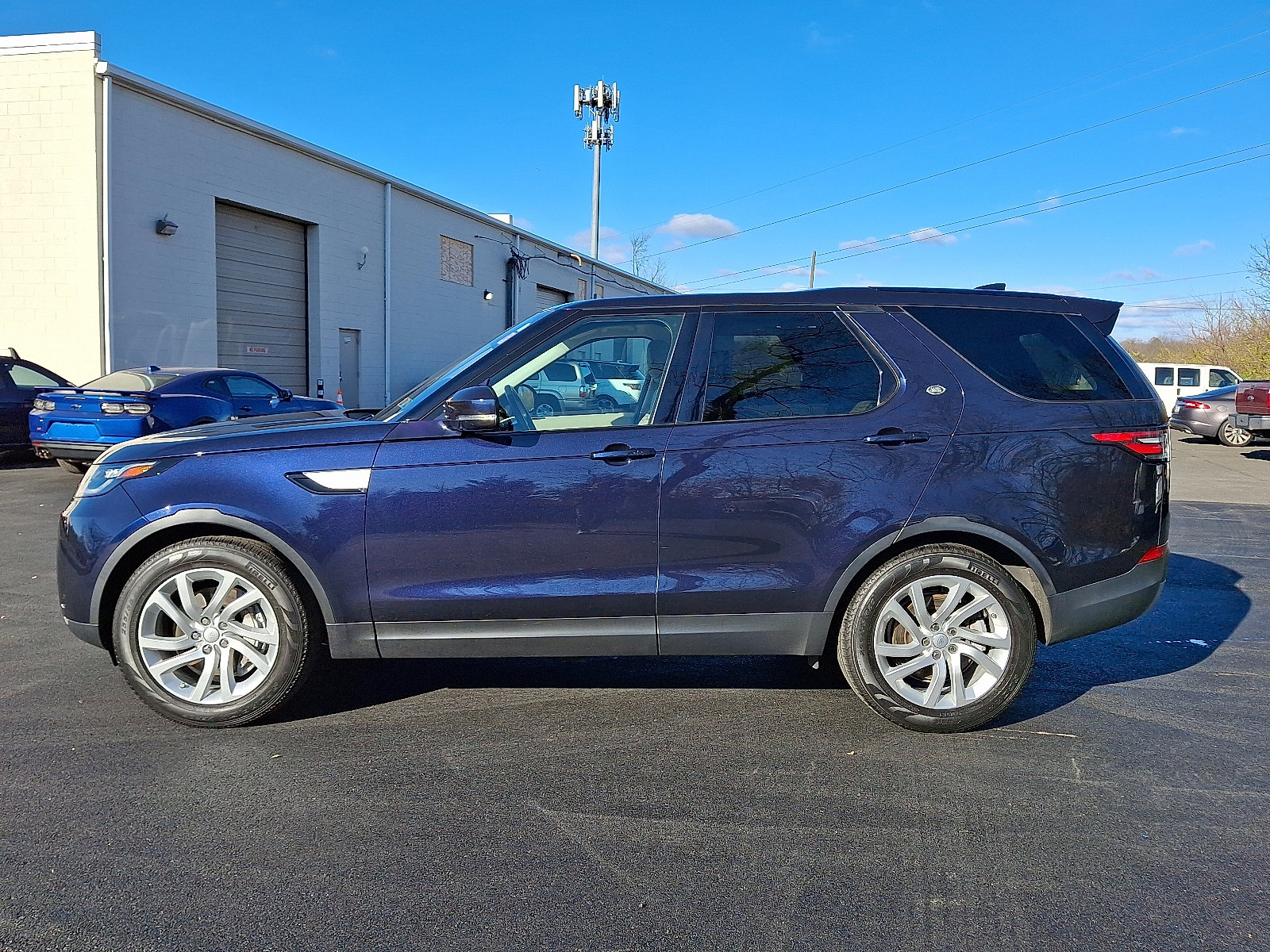 Used 2018 Land Rover Discovery HSE image 3