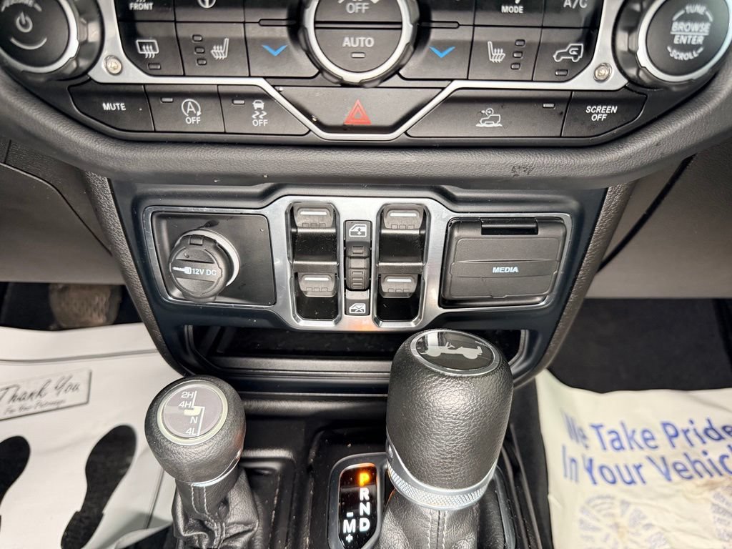 Used 2024 Jeep Wrangler Unlimited Sahara w/ Technology Group AWD/4WD image 13