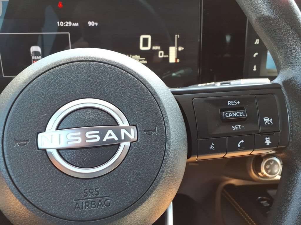 Used 2025 Nissan Kicks SV AWD/4WD image 19