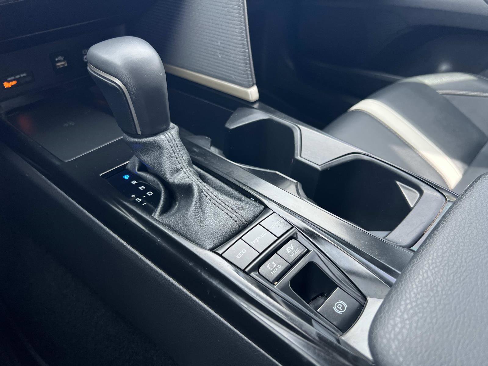 Used 2025 Toyota Camry SE w/ Convenience Package image 17