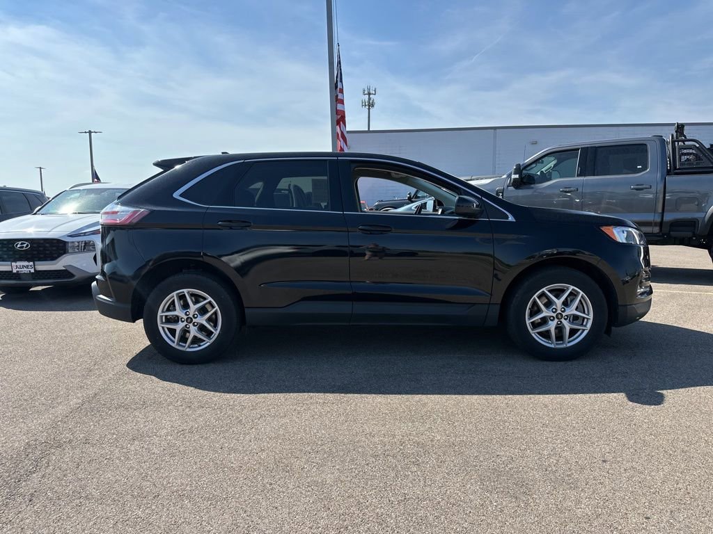 Used 2024 Ford Edge SEL image 3