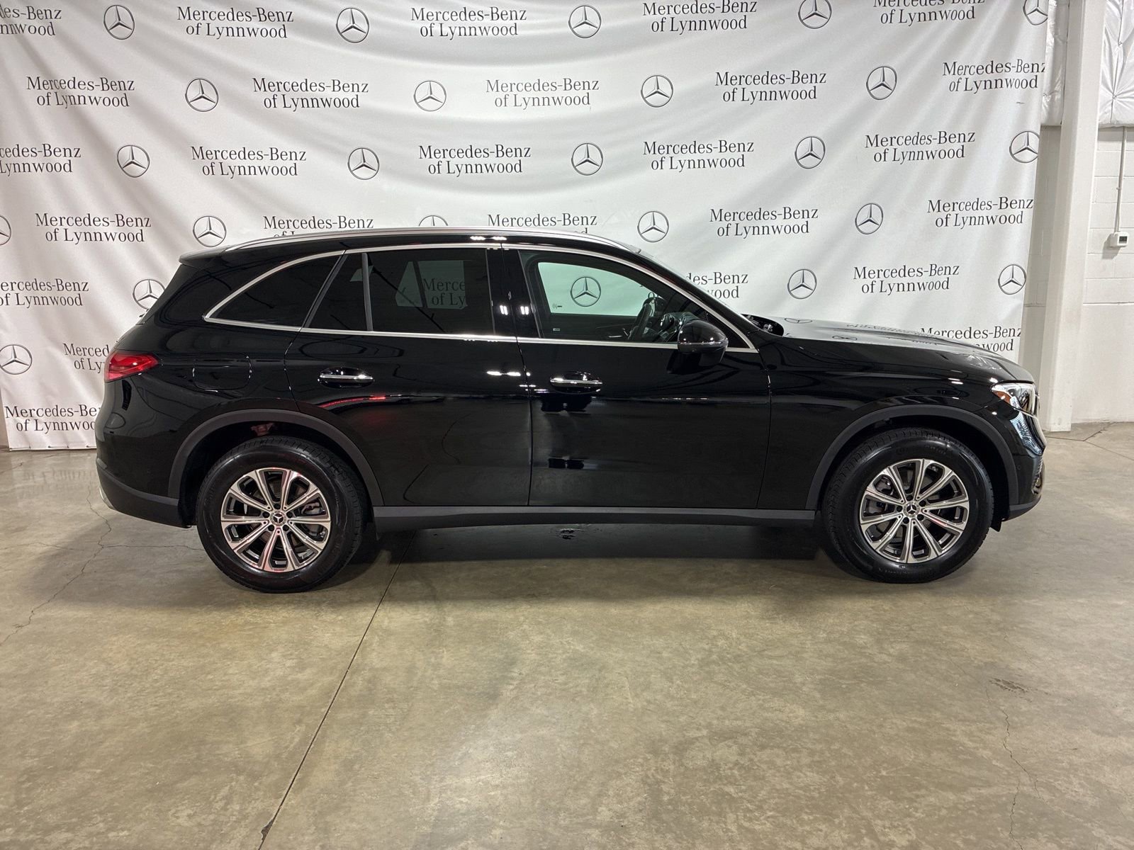 Used 2025 Mercedes-Benz GLC 300 GLC 300 image 3