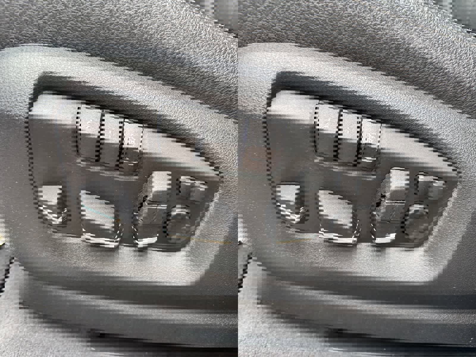 Used 2018 BMW X6 xDrive50i w/ M Sport Package image 17